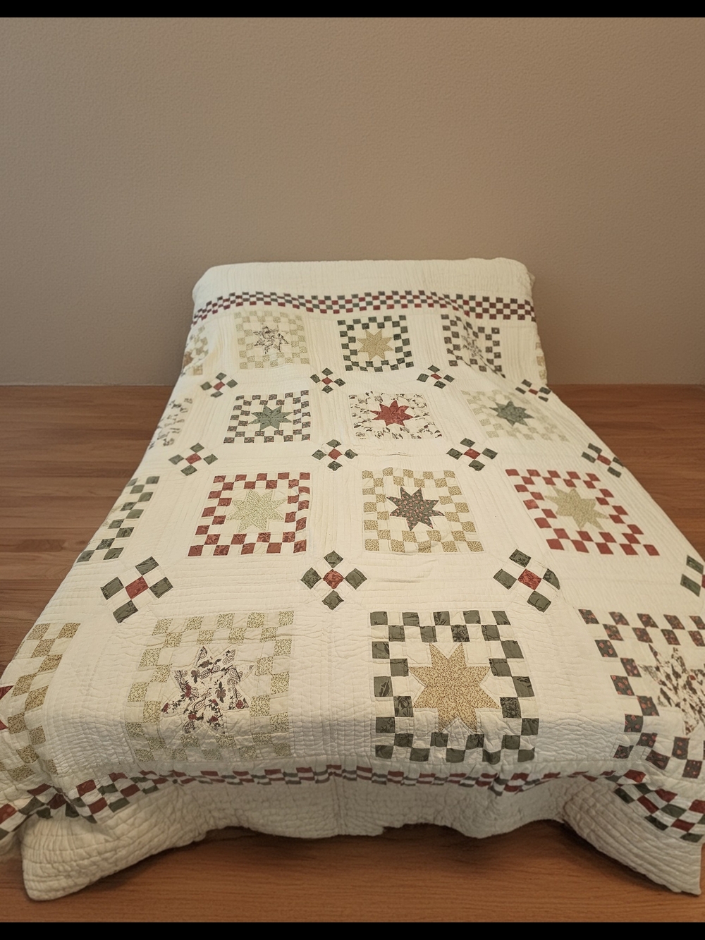 Vintage Reversible King Size Quilt With 2 Throw Shams And 2 Pillow Cases